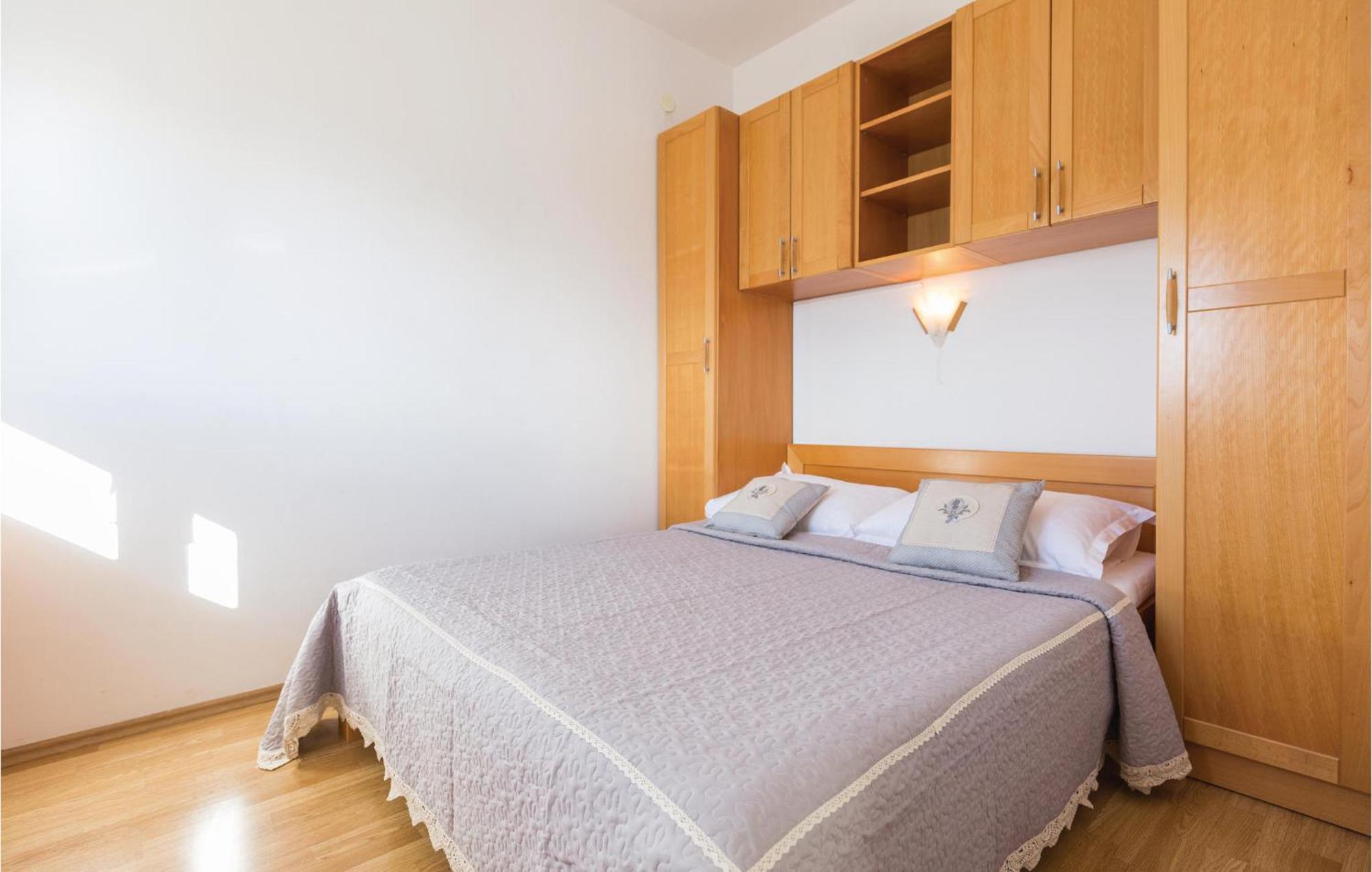 1 Bedroom Stunning Apartment In Makarska Exterior foto