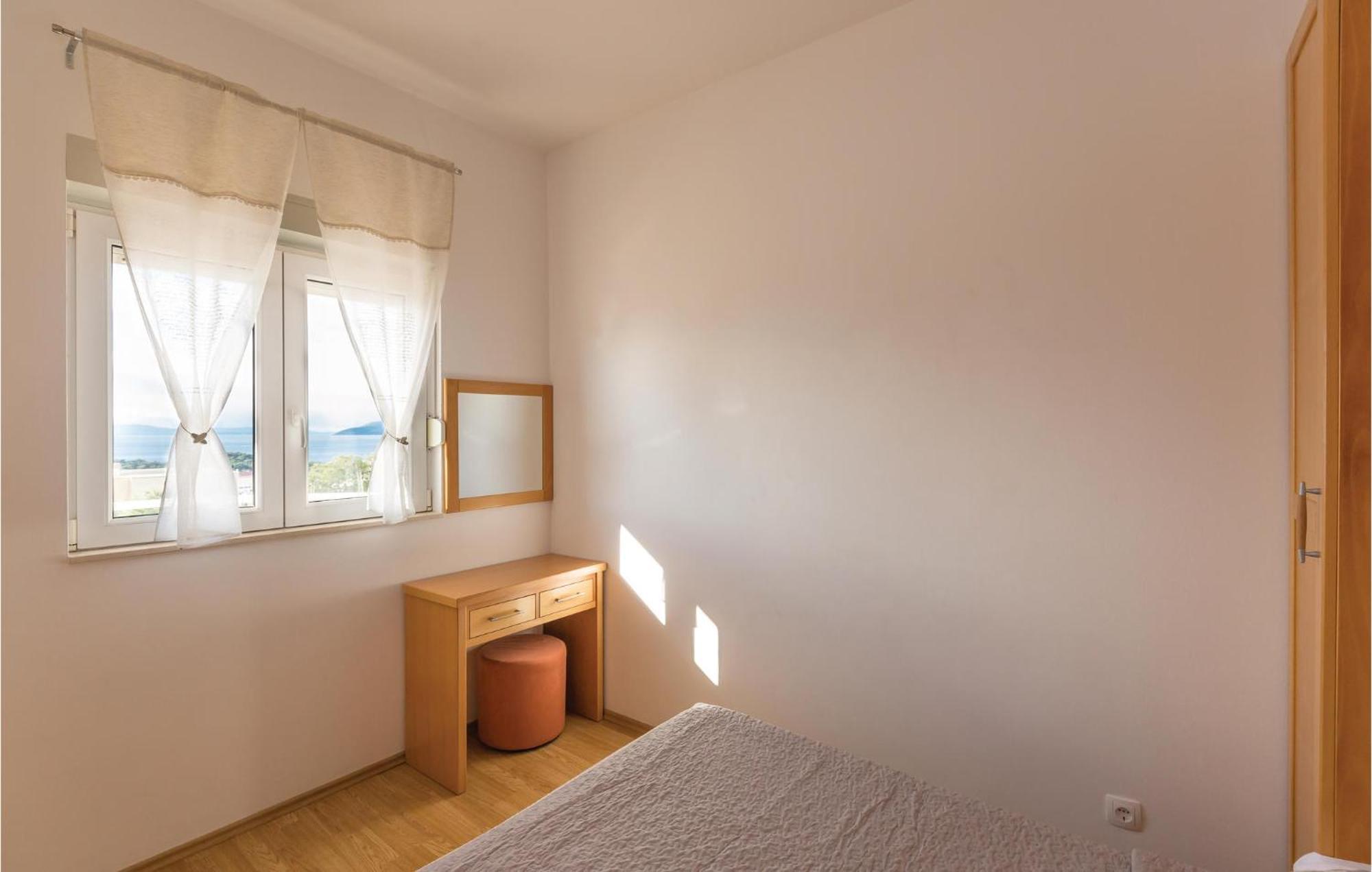 1 Bedroom Stunning Apartment In Makarska Exterior foto