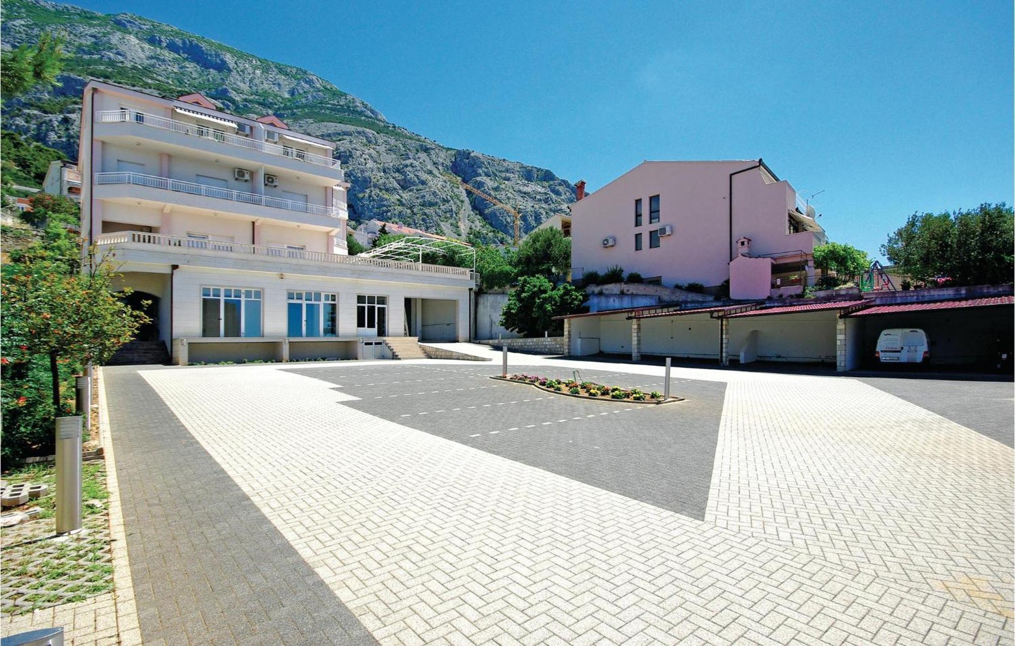 1 Bedroom Stunning Apartment In Makarska Exterior foto
