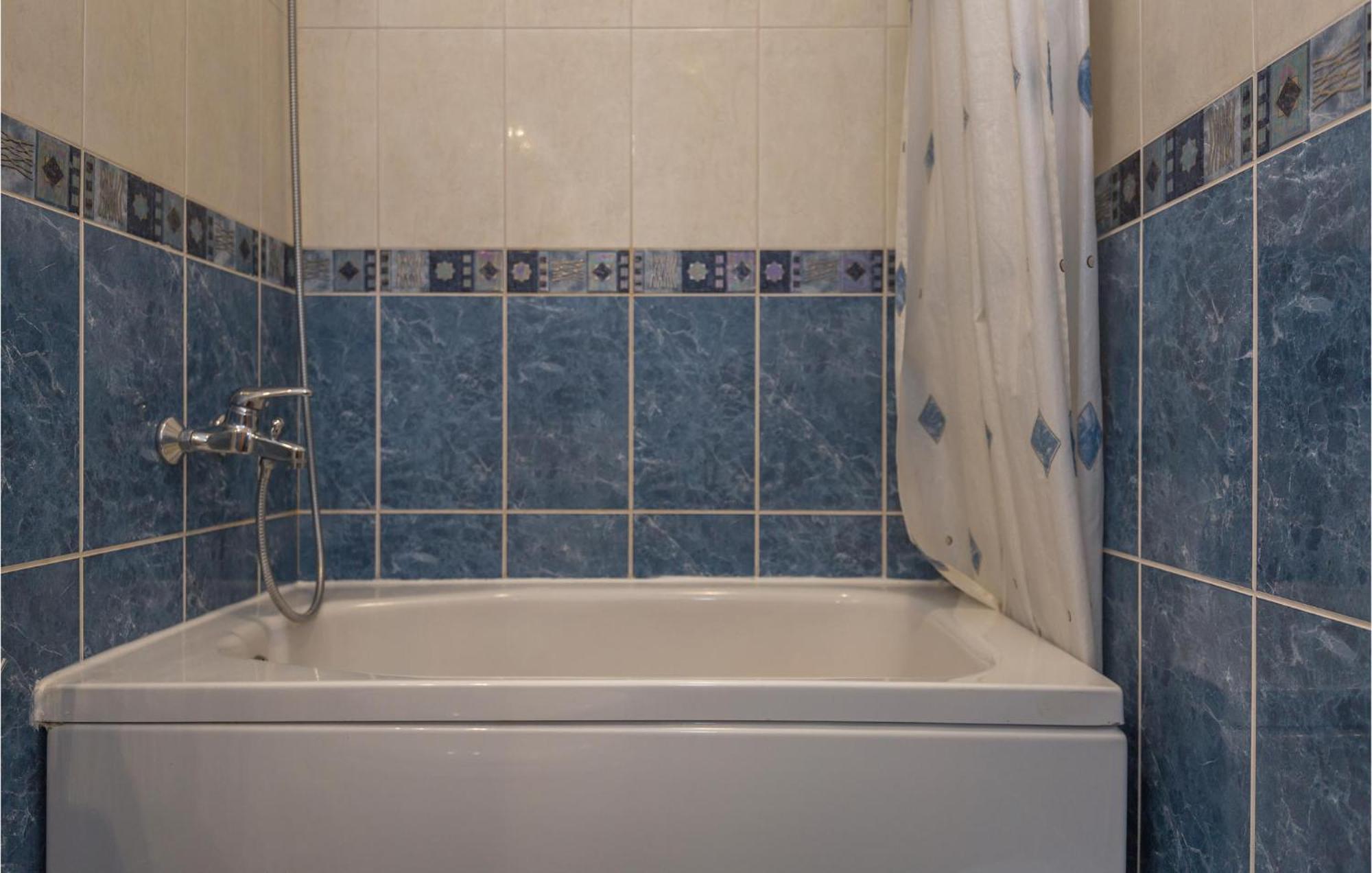 1 Bedroom Stunning Apartment In Makarska Exterior foto