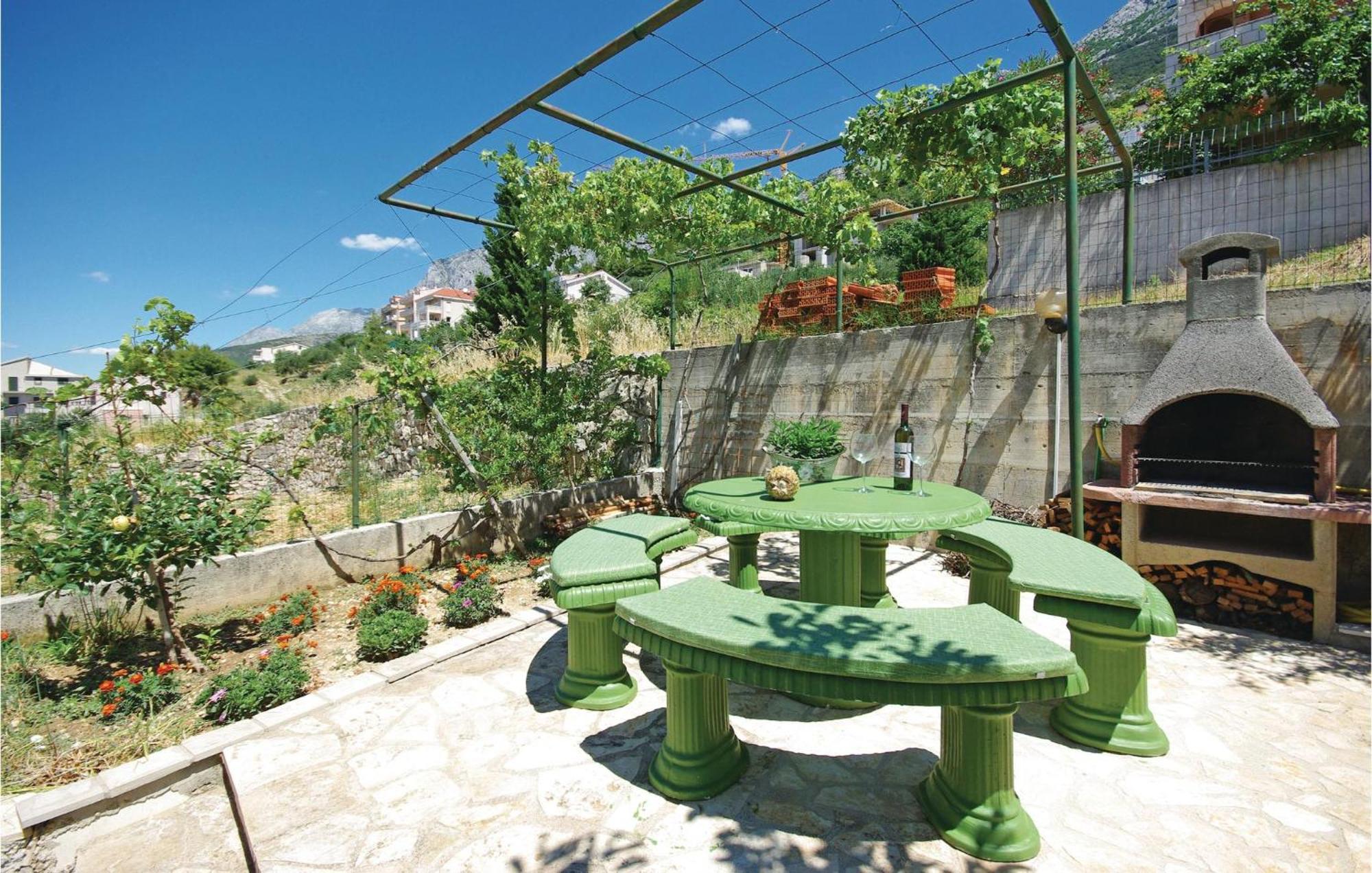 1 Bedroom Stunning Apartment In Makarska Exterior foto